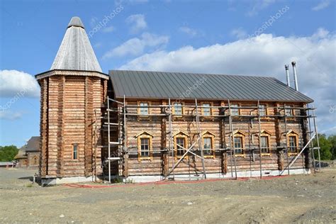  El Museo de la Madera de Murmansk: Un tesoro artesanal tallado en madera y sumergido en historia!