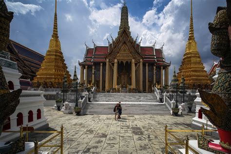  El Palacio Long Korn: ¡Una joya arquitectónica de estilo tailandés en el corazón de la antigua Ayutthaya!