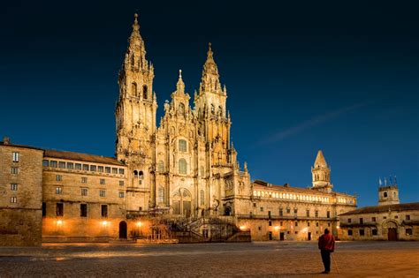  ¡Explora la Majestuosa Catedral de Santiago de Compostela: Una Joya Arquietónica Medieval!